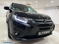 Mitsubishi Outlander 2.4 CVT 4WD Sunroof Facelift 2016 Black Rear Entertainment